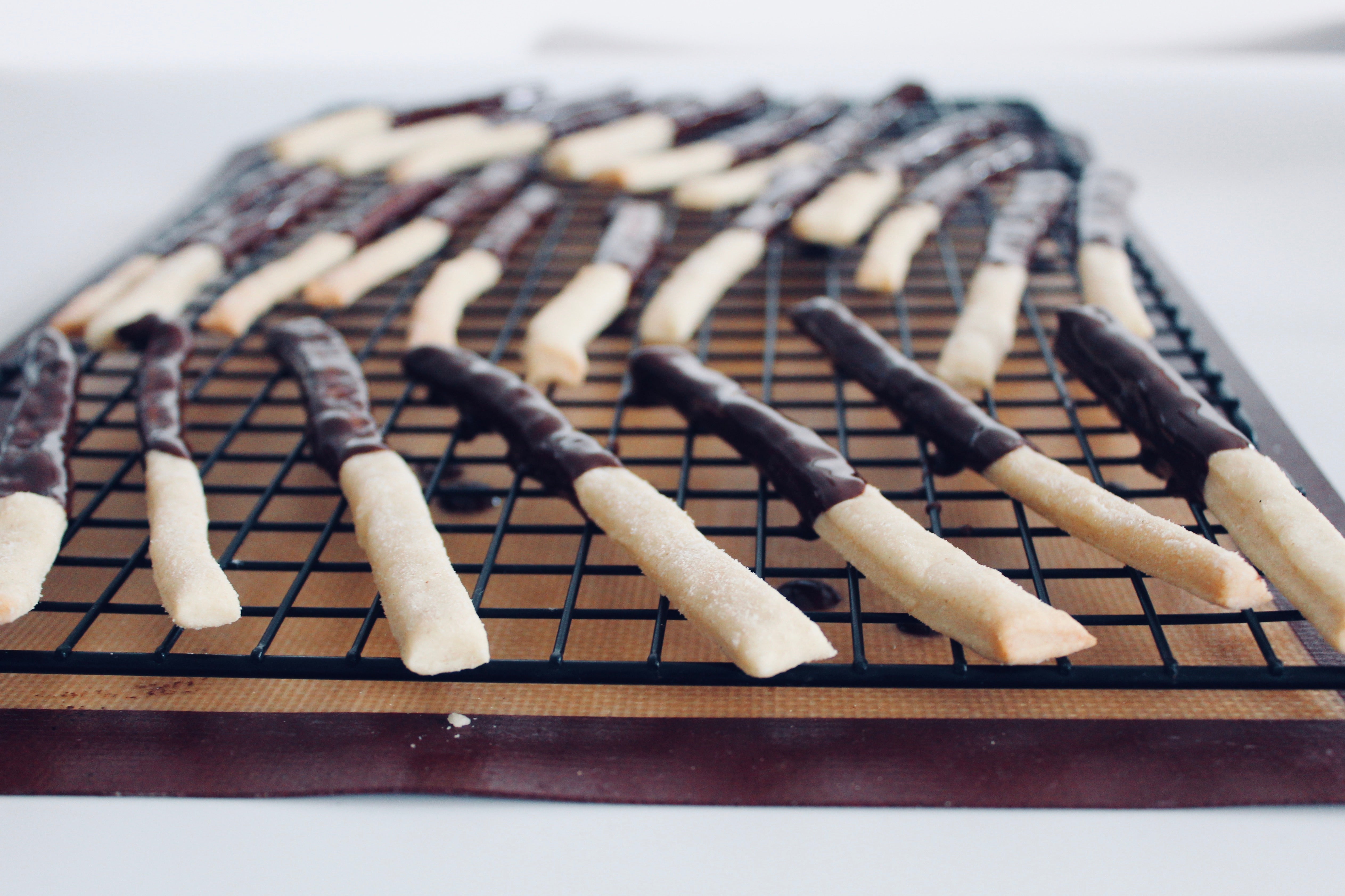 Dark Chocolate Pokey Sticks – 80Noir Ultra